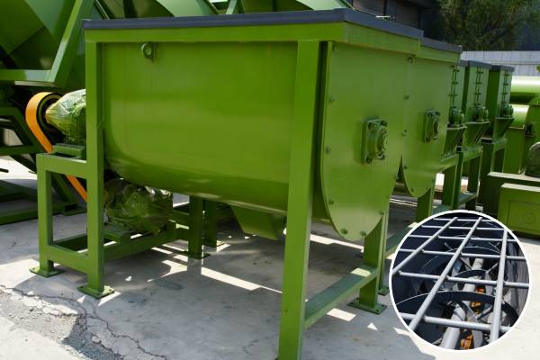 Horizontal batch fertilizer mixer